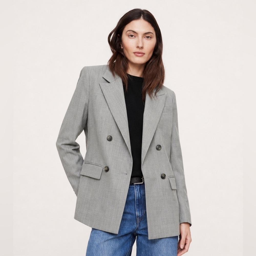NEW!! Banana Republic Gray Siena Relaxed Italian Wool Blazer - 4 Petite ONLY  🩷